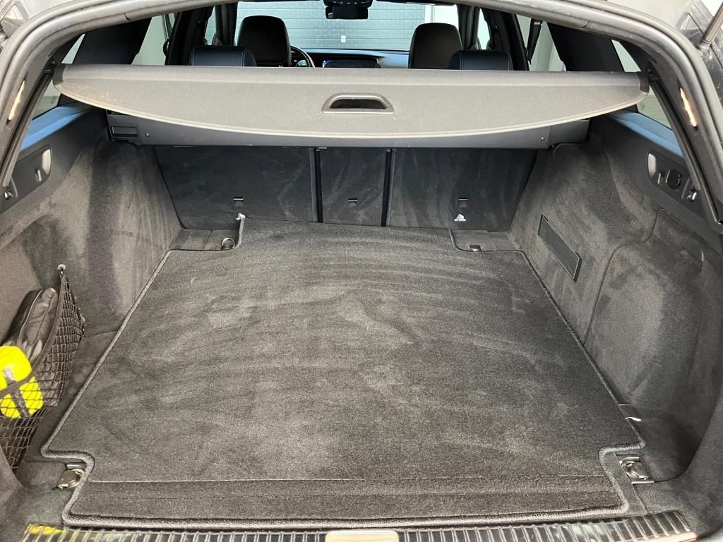 Fahrzeugabbildung Mercedes-Benz E 220 d T AMG AHK ACC 360° LED Burmester Memory