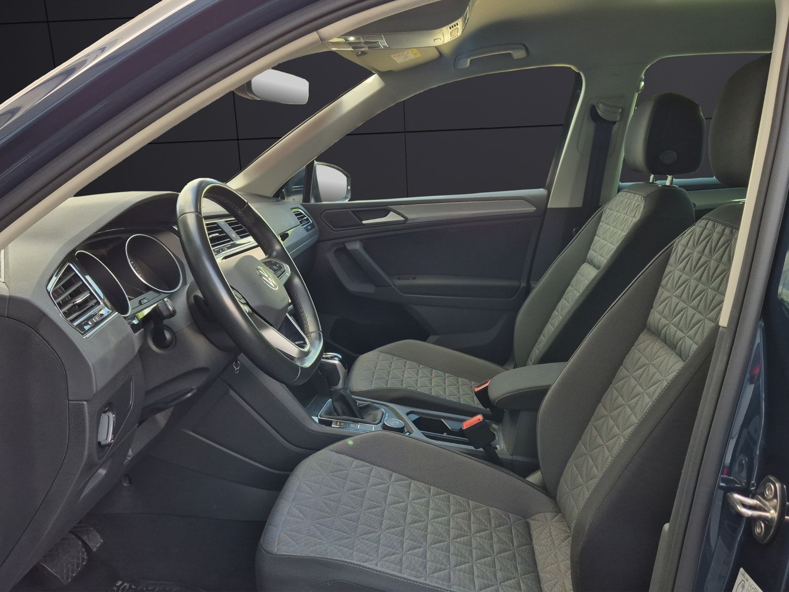 Fahrzeugabbildung Volkswagen Tiguan TDI Life DSG 4M LED AHK Navi ACC SHZ Park