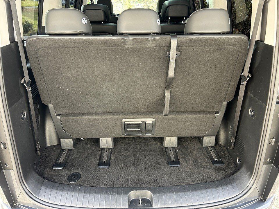 Fahrzeugabbildung Hyundai STARIA 7SITZER 2.2 CRDi 8AT SIGNATURE AHK PANO++