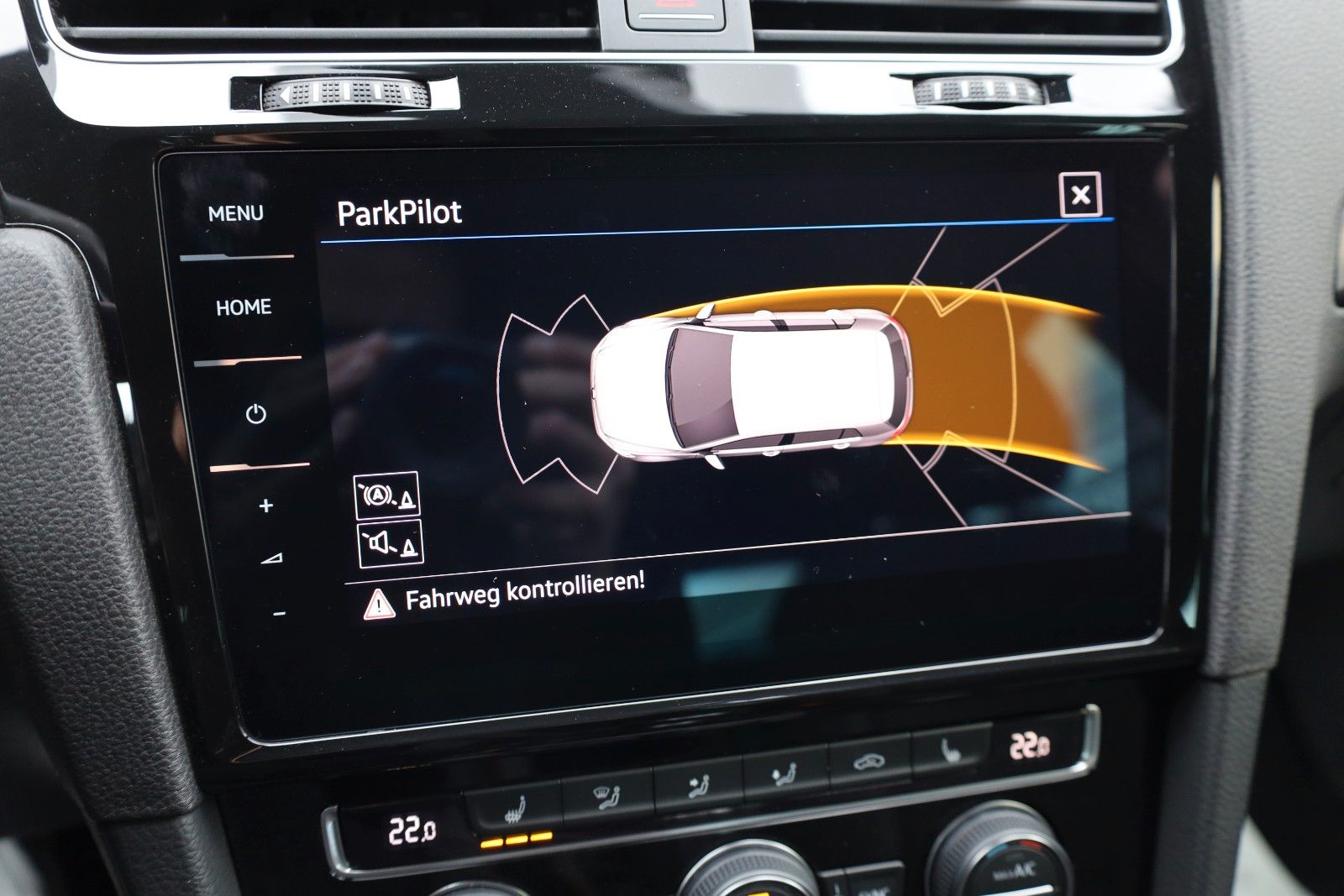 Fahrzeugabbildung Volkswagen Golf VII Lim. R 4M Navi,LED,PDC,Kamera,SH,SR+WR