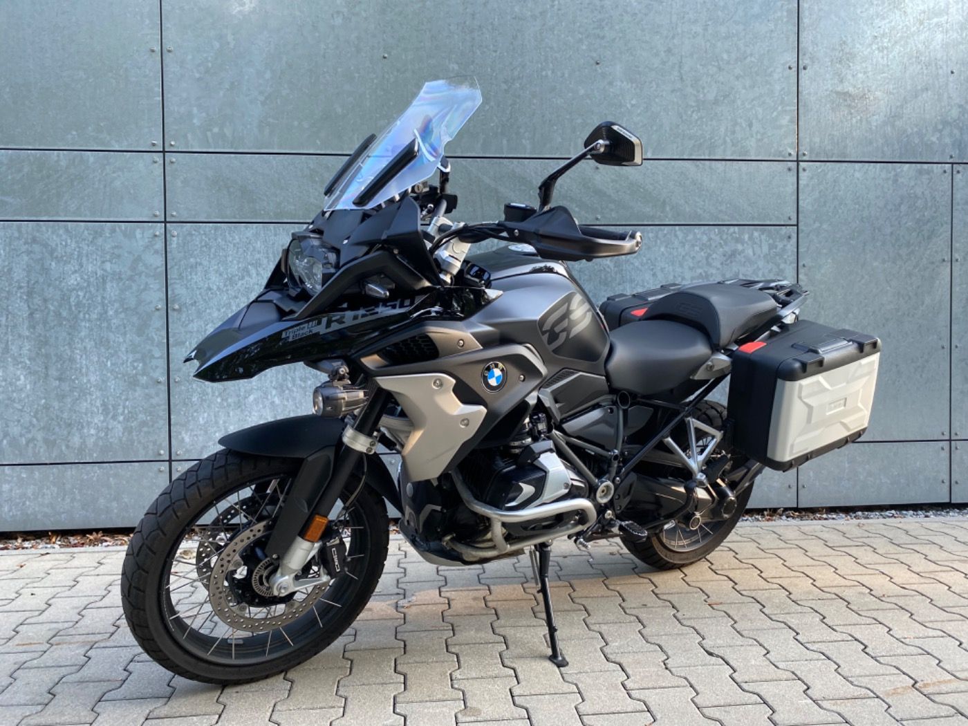 Fahrzeugabbildung BMW R 1250 GS Triple Black Frästeile Seitenkoffer