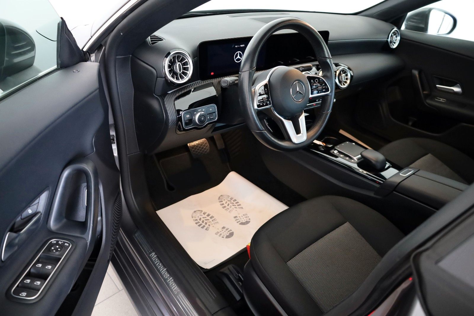 Fahrzeugabbildung Mercedes-Benz CLA 200d Coupé Navi,LED,Kamera,Park-Paket,Apple