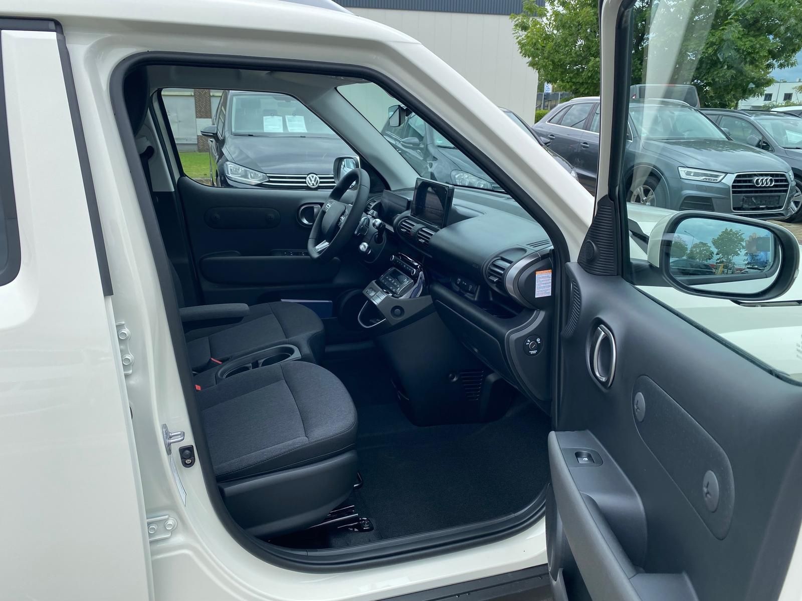 Fahrzeugabbildung Hyundai INSTER Elektro 85 kW APP+KLIMA+ACC+KAMERA+17"Alu