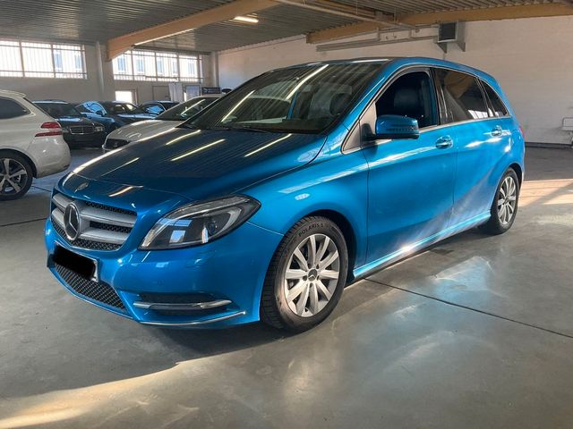 Mercedes-Benz B 180 CDI / d Bi-Xenon Leder Navi AHK Kamera