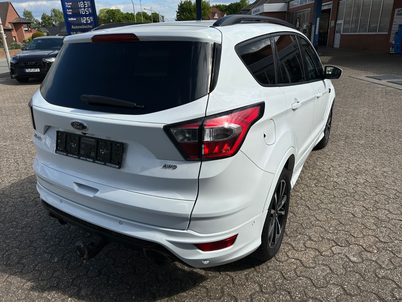 Fahrzeugabbildung Ford Kuga 2.0 TDCi ST-Line 4x4 AHK/BiXenon/Pano/Sound