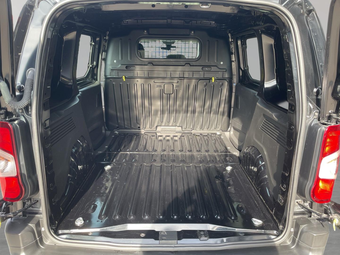 Peugeot Partner 1,5 BlueHDi 130 Premium Klima PDC Tempom