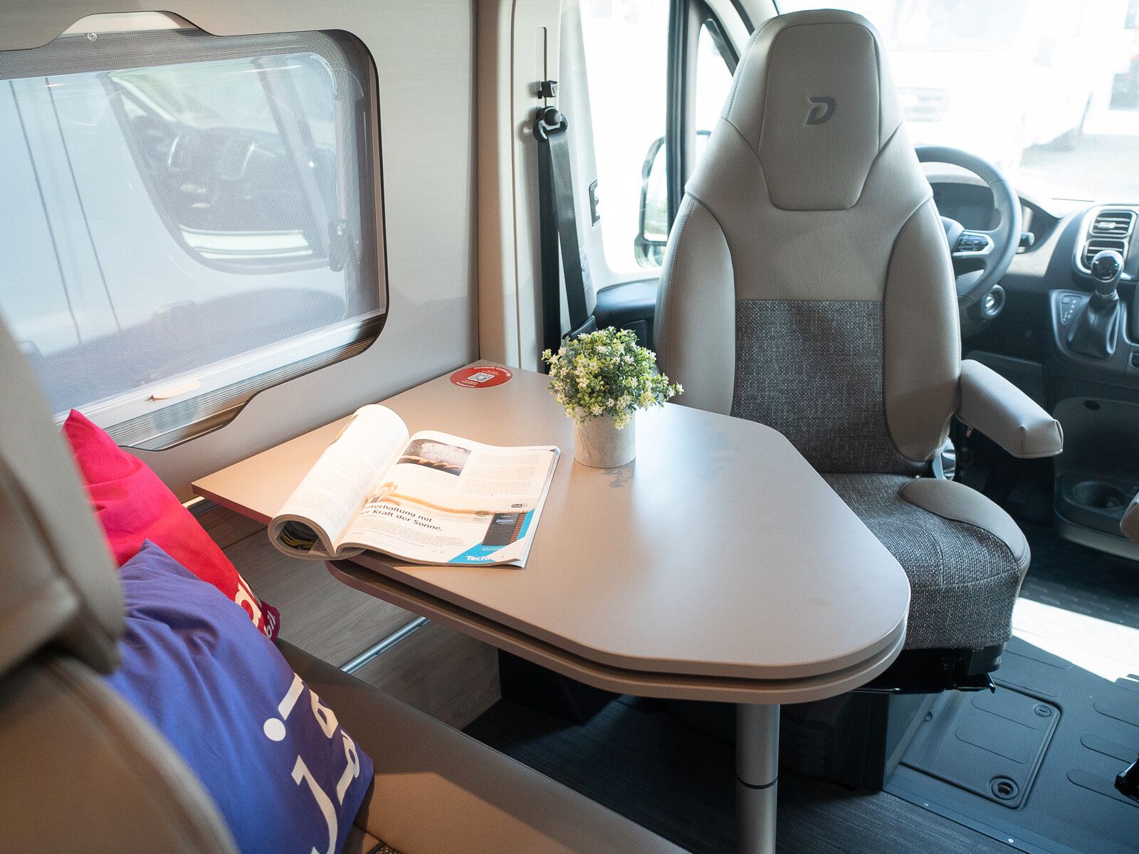 Fahrzeugabbildung Dethleffs Globetrail 640 ES Fiat Rahmenfenster/Heckauszug