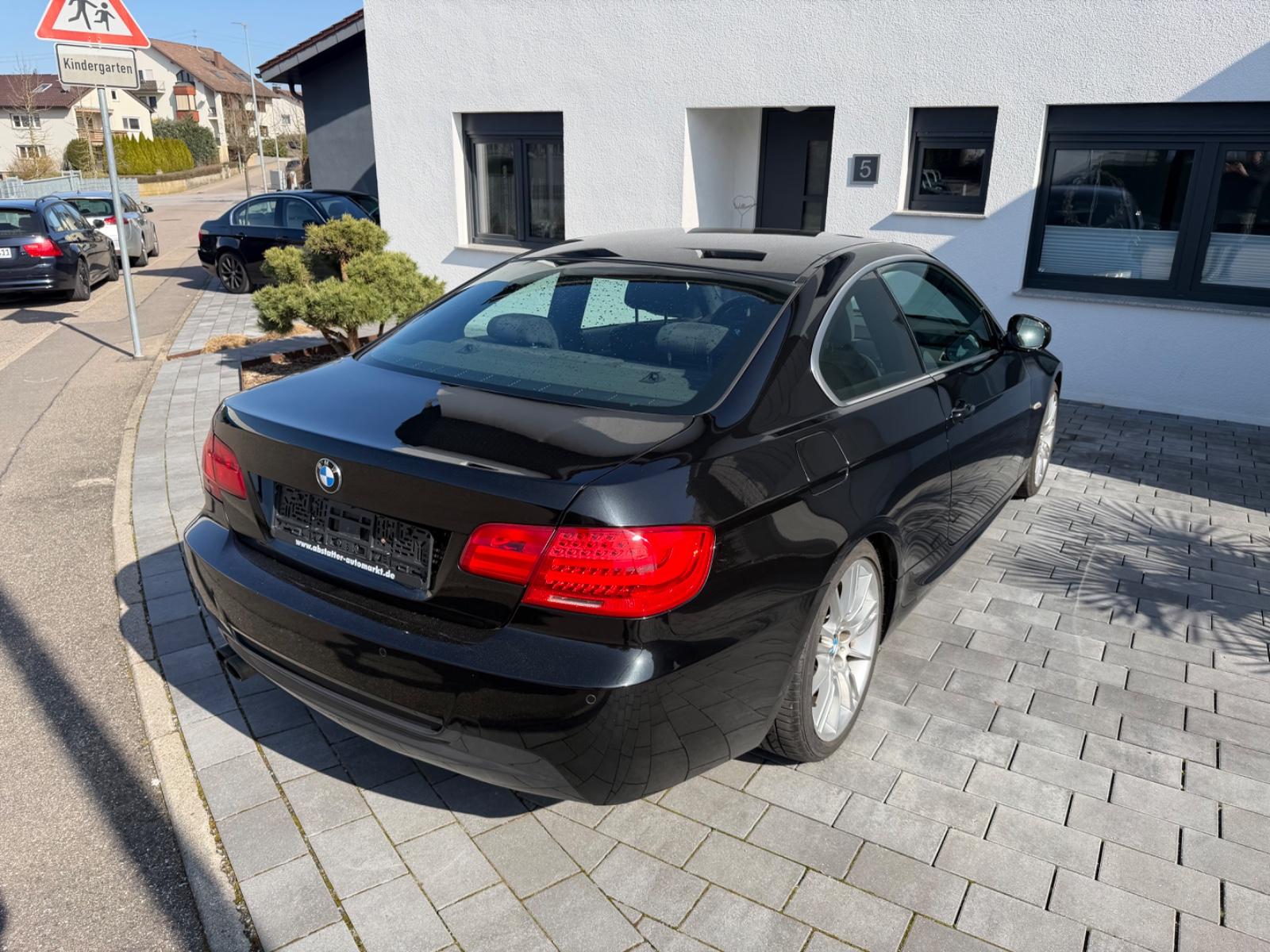BMW 325i e92 Coupe M-Paket 1.Hand Schalter