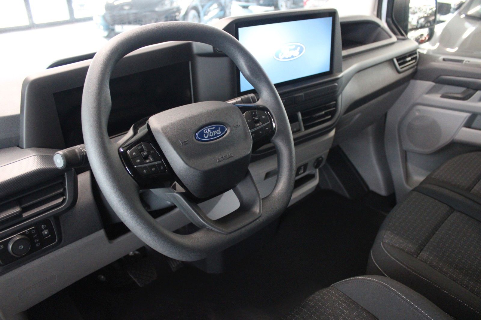 Fahrzeugabbildung Ford Transit Custom TREND PHEV L1 LED CAM Technologie