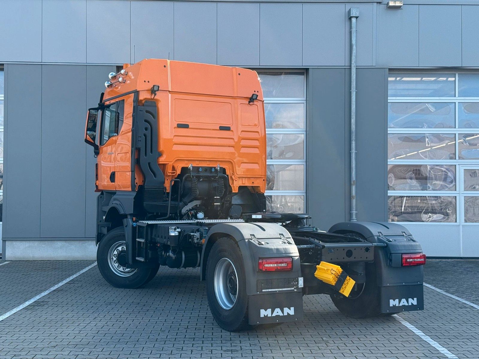 Fahrzeugabbildung MAN TGX 18.520 4x2H BL Kommunal Hydr.  Winterdienst