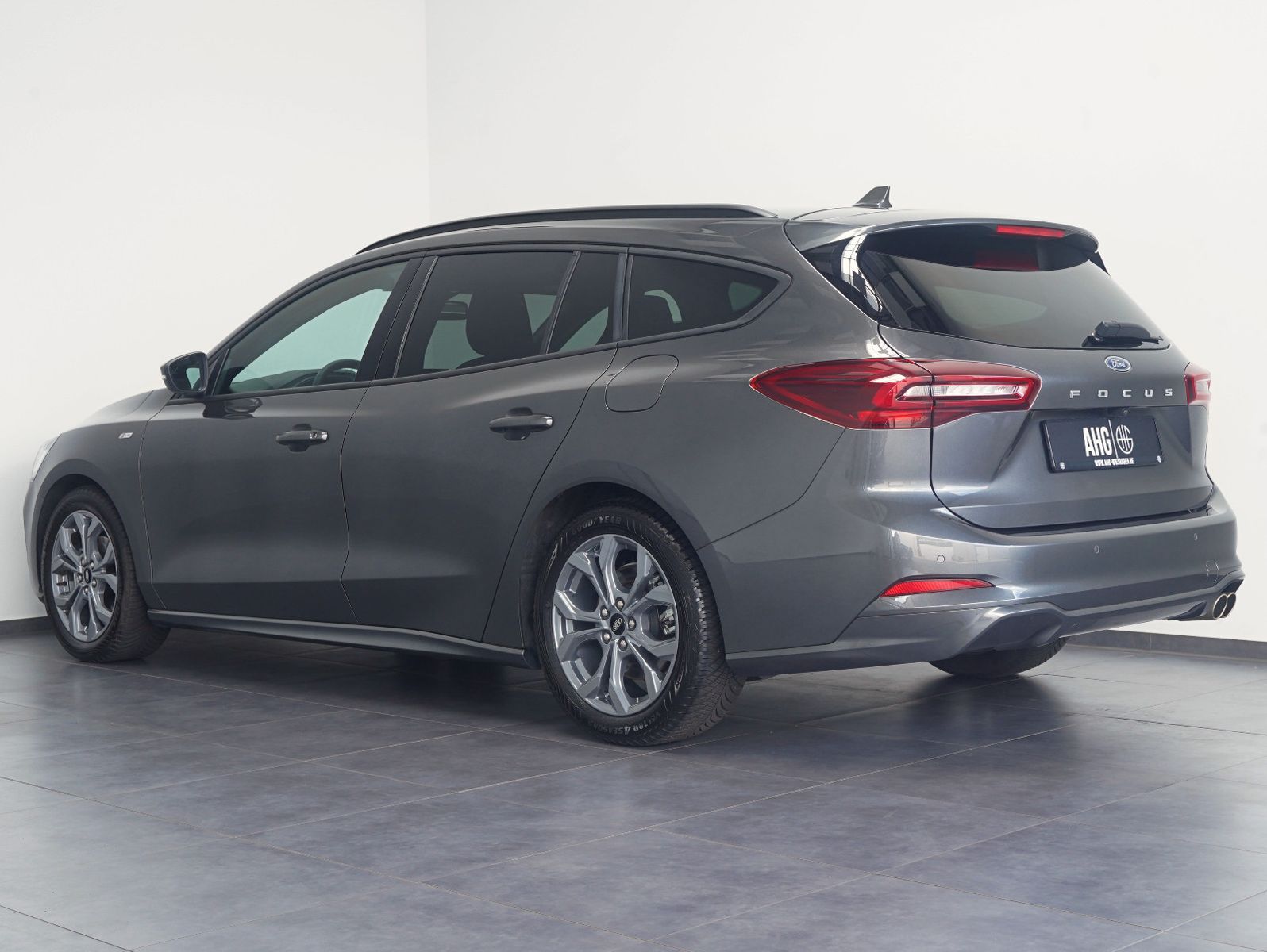 Fahrzeugabbildung Ford Focus Turnier ST-Line X 1.0 EcoBoost Mild-Hybrid