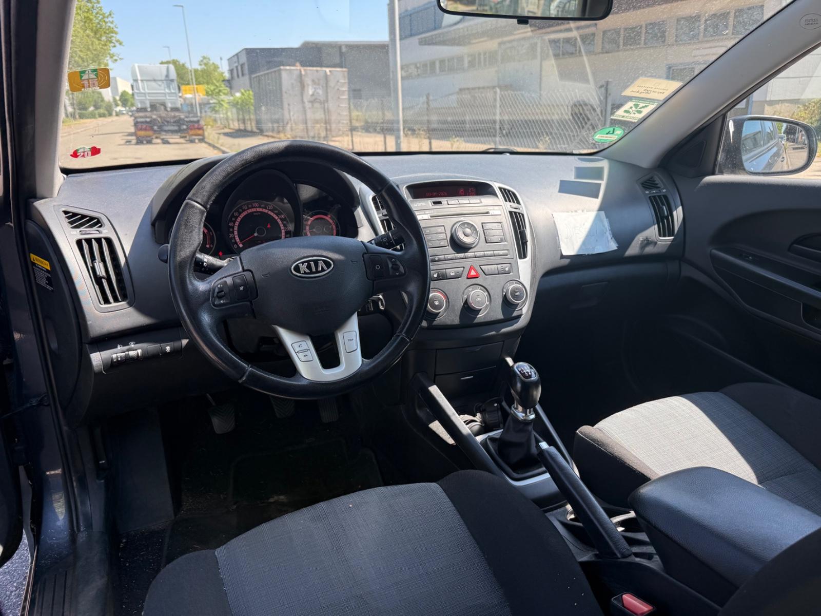 Kia cee'd 2012 — photo 10