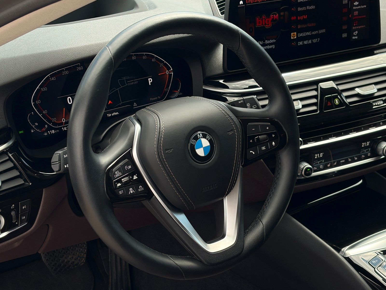 Fahrzeugabbildung BMW 530i Touring SHAD NAPPA HuD ACC SHZ SBL CAM PDC