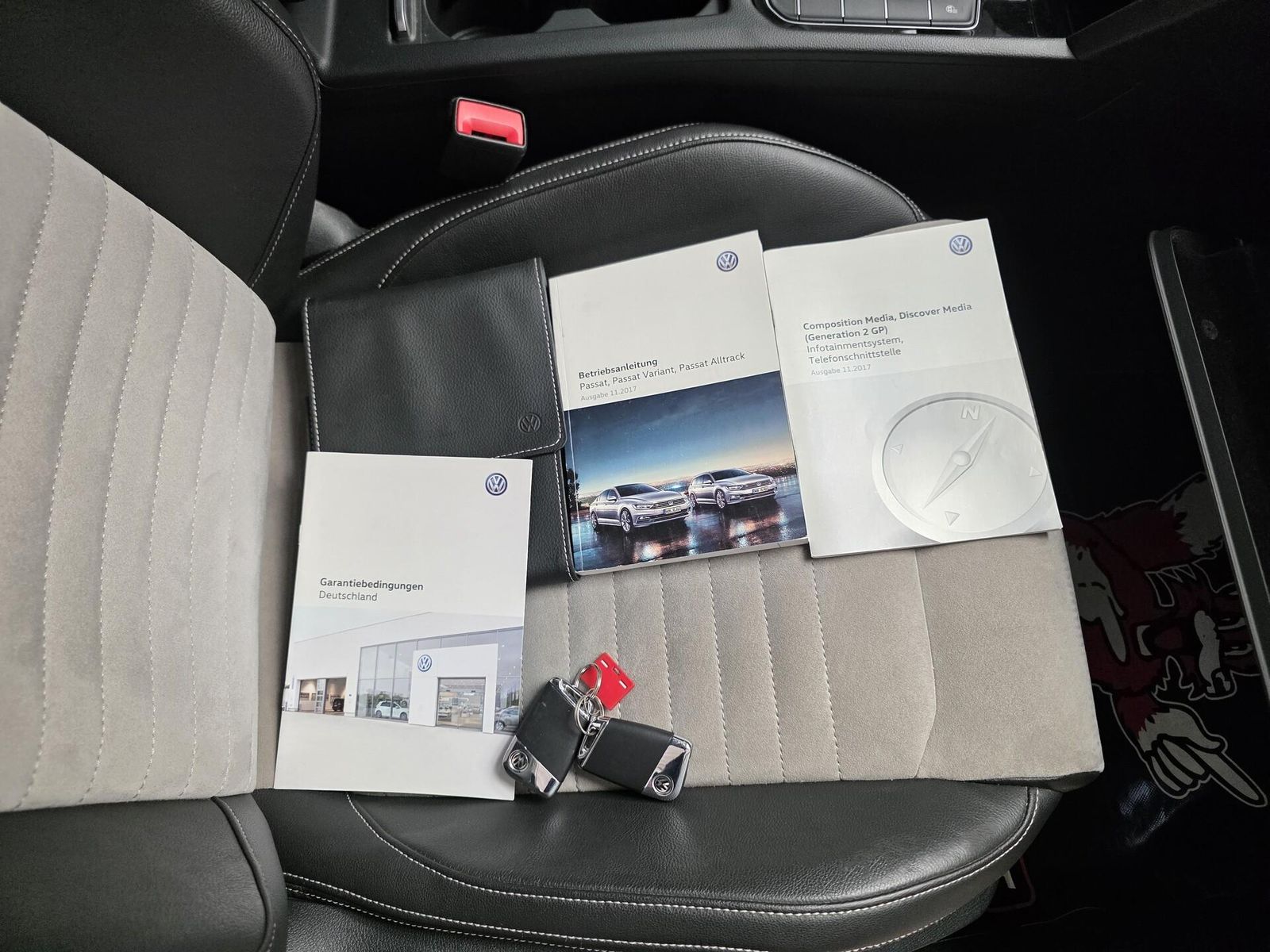 Fahrzeugabbildung Volkswagen Passat Variant 4M R-Line/Keyles/DAB/Carplay/Ahk