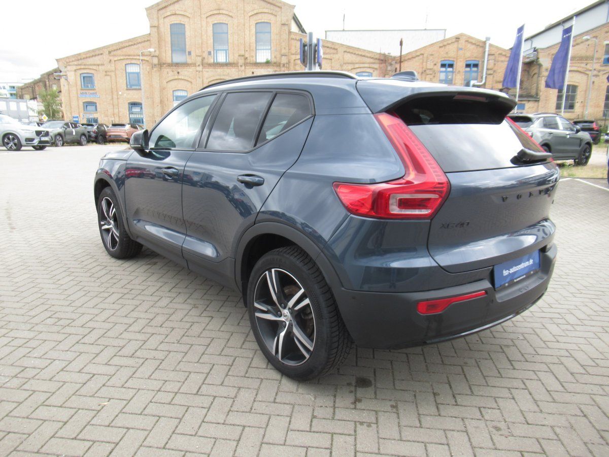 Volvo XC40 B3 Plus Black Edition imagem 3