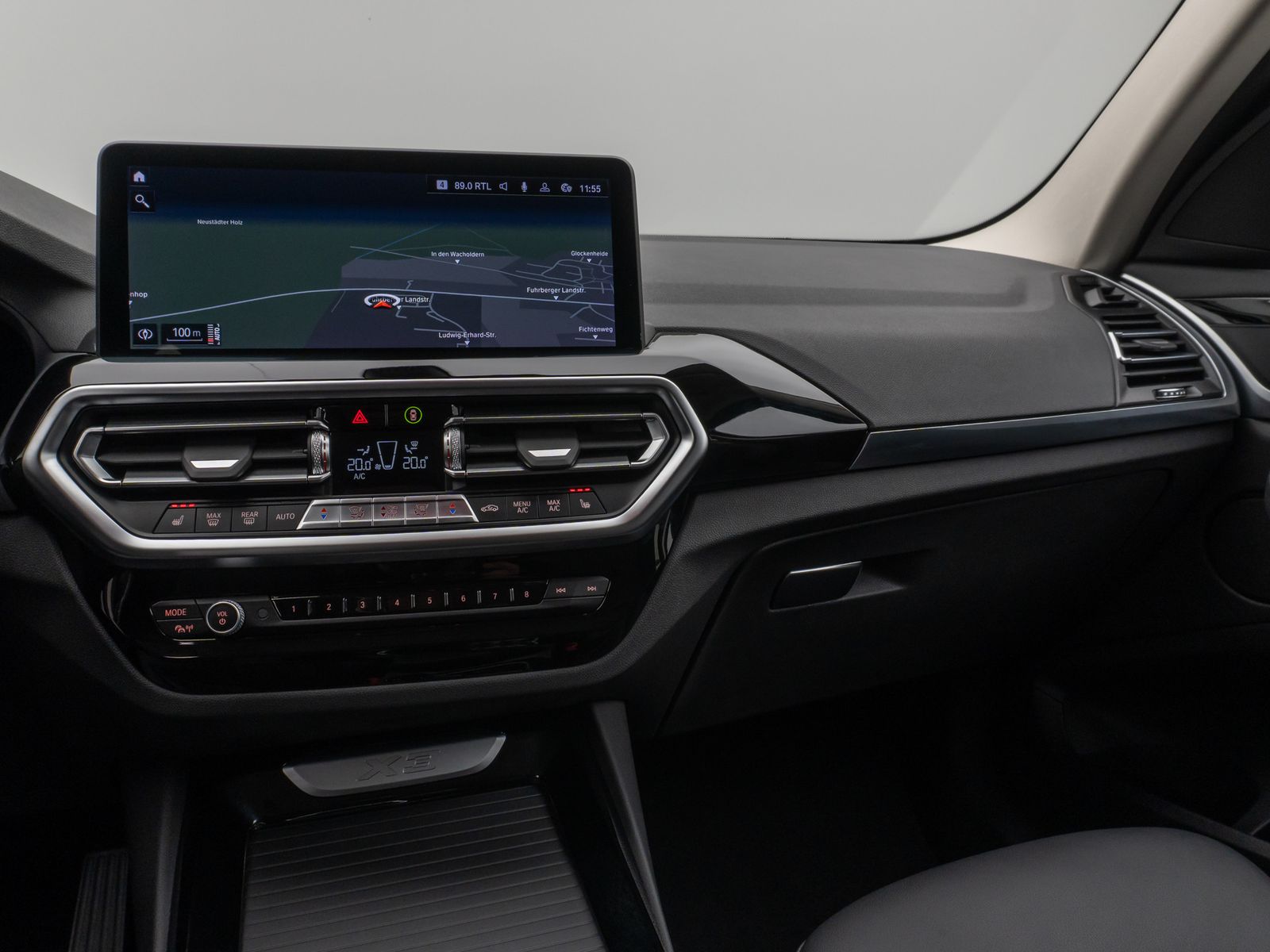 Fahrzeugabbildung BMW X3 xD30i Kamera DAB HiFi WLAN Leder Sport 19Zoll