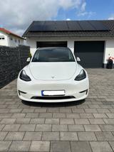 Tesla Model Y Performance Dual Motor AWD Performance - Tesla Model Y: Limousine