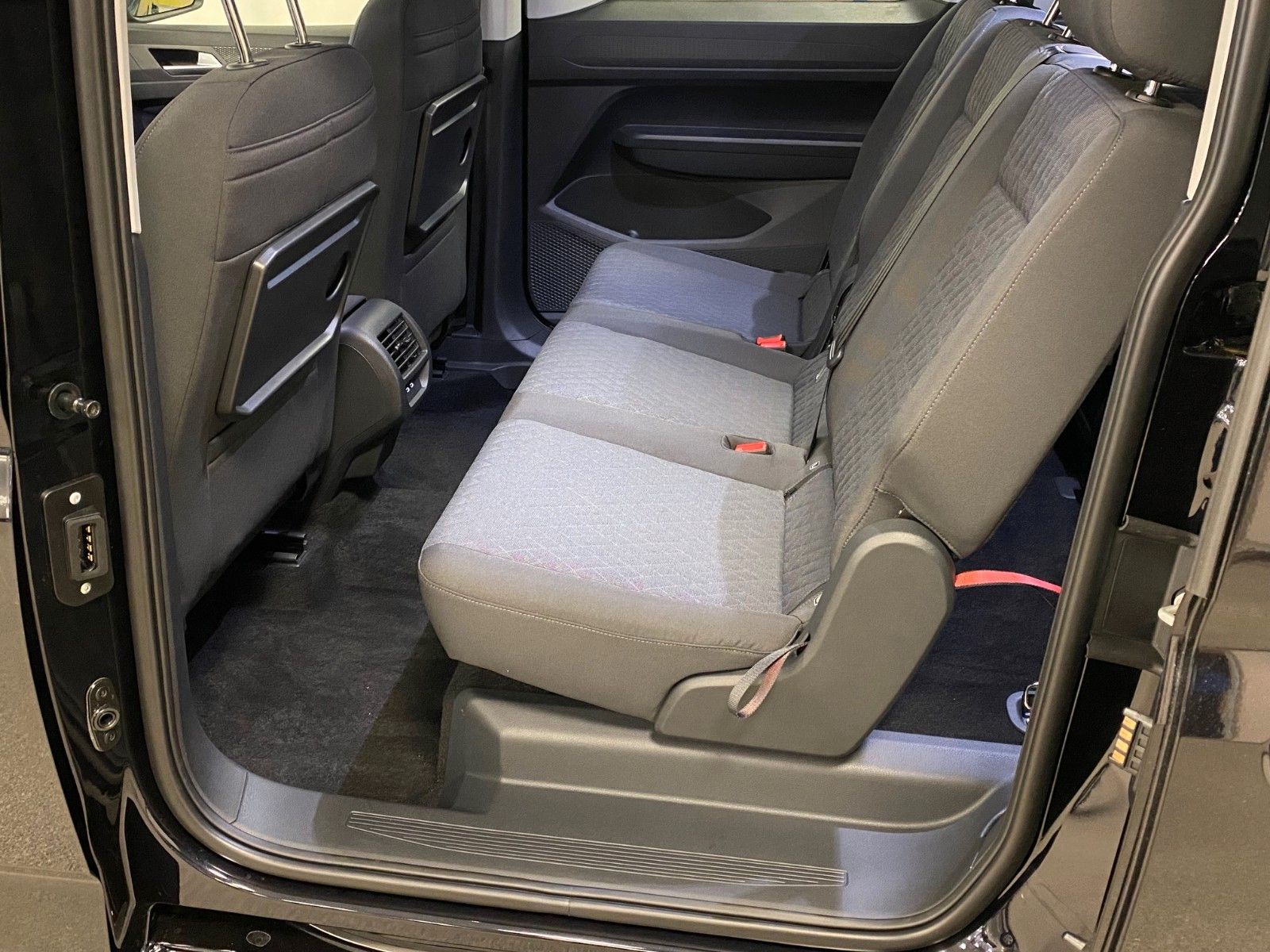 Fahrzeugabbildung Volkswagen Caddy 1.5 TSI DSG Life Maxi+NAVIGATION+7 SITZE++