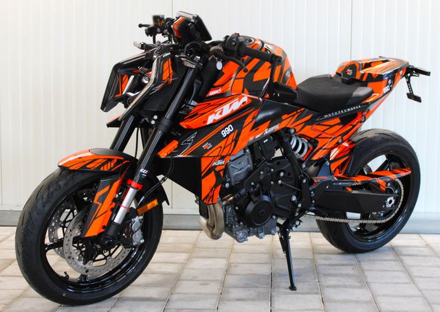 KTM 990 Duke 2024 mit Zubehör vom Römer Team