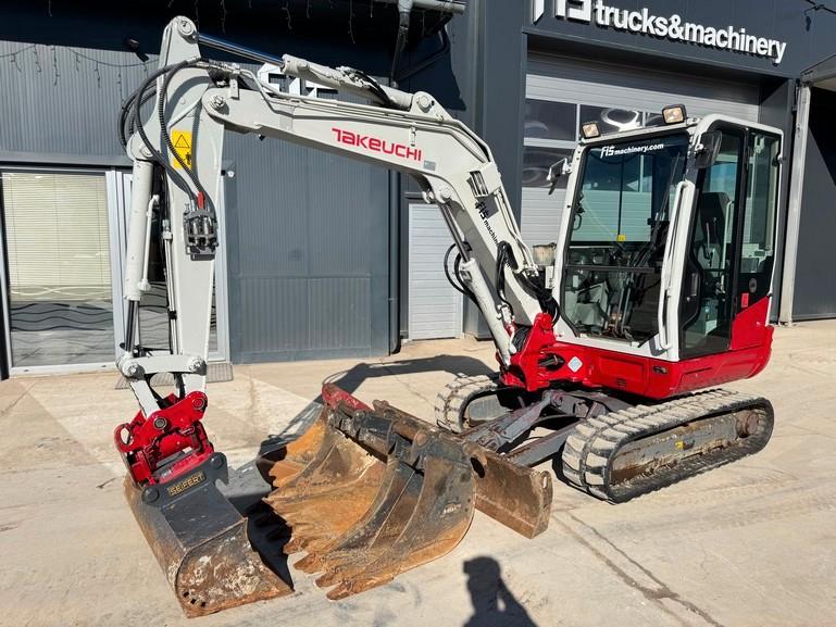 Takeuchi TB240 - POWERTILT - 4X BUCKETS - 2016 YEAR