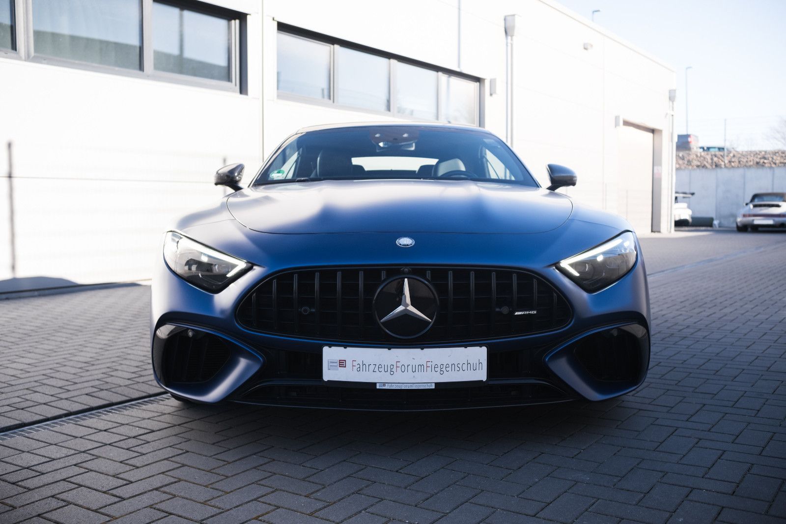 Fahrzeugabbildung Mercedes-Benz SL 63 AMG 4Matic+-Keramik-Burmester High- End