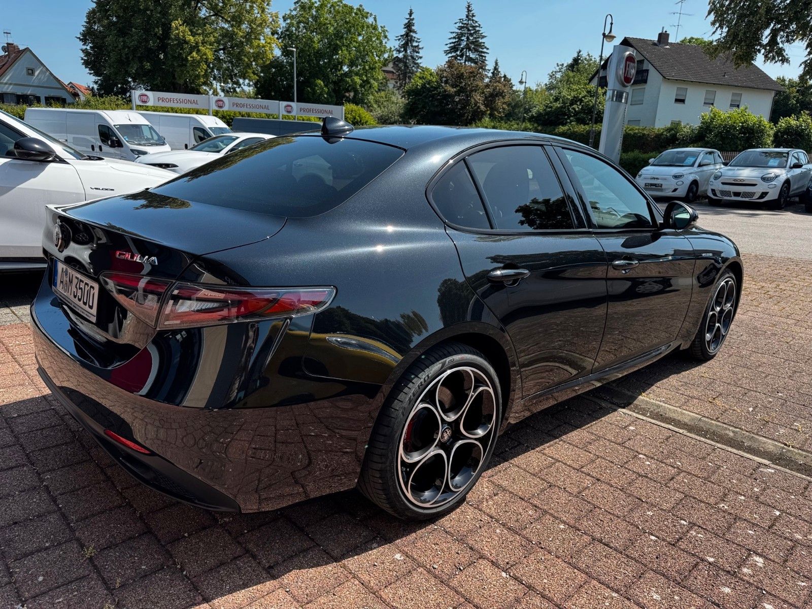 Fahrzeugabbildung Alfa Romeo Giulia MY23 Veloce 2.2 Diesel 210PS MEMORY NAVI