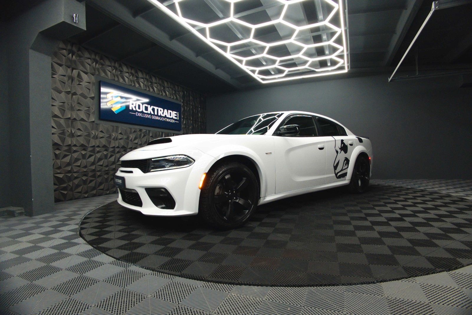 Fahrzeugabbildung Dodge Charger 3.6 4x4 SRT WIDE BODY ANGRY PANDA | LED
