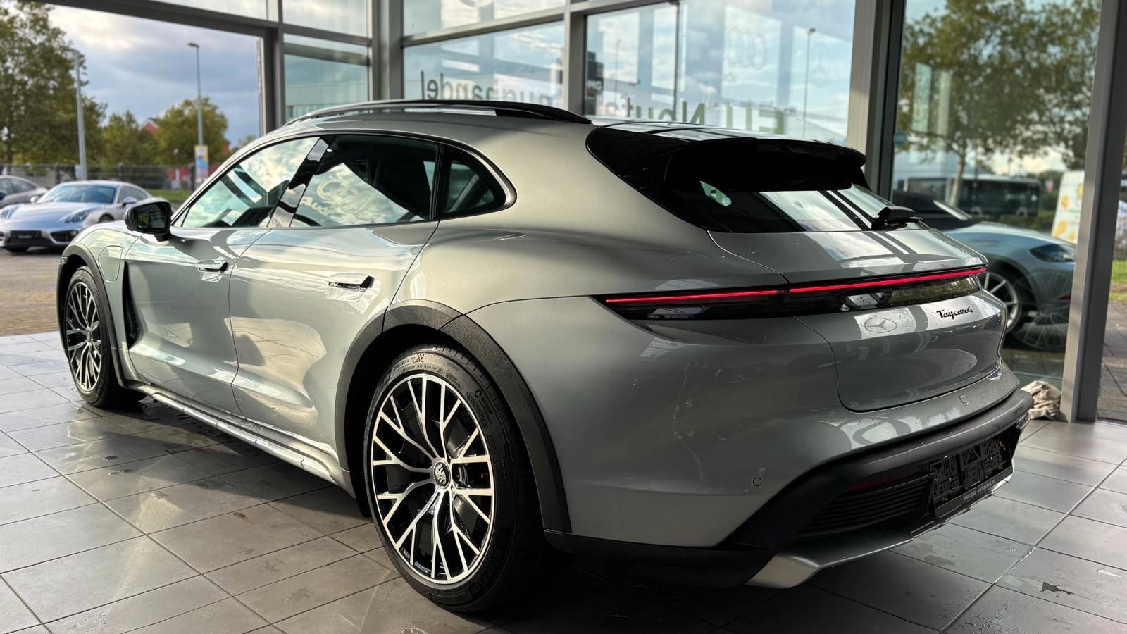 Fahrzeugabbildung Porsche Taycan Cross Turismo 4/Innodrive/HUD/Top!
