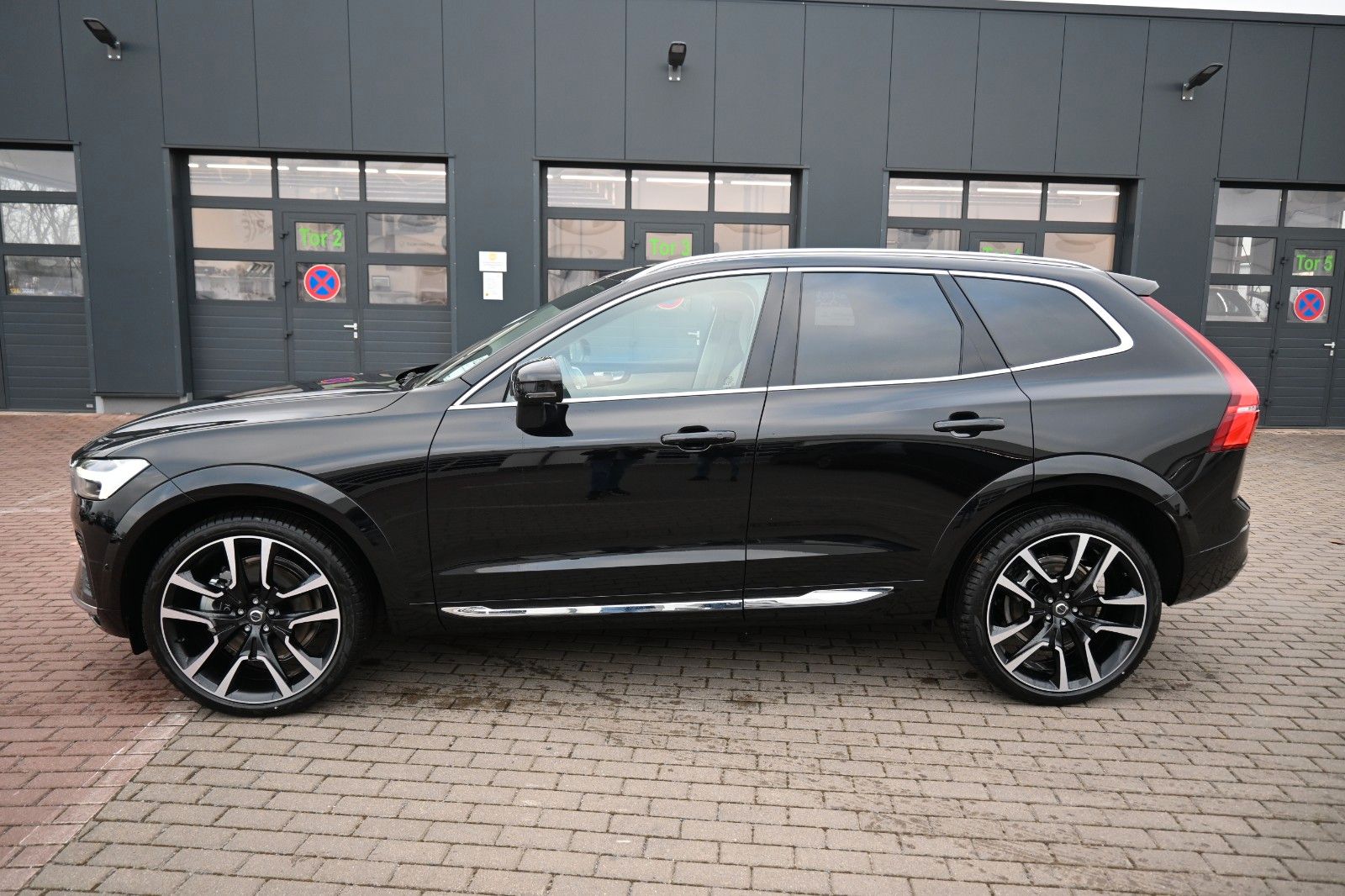 Fahrzeugabbildung Volvo XC60 B5 D AWD Ultimate Bright*STDHZG*360°*LUFT*