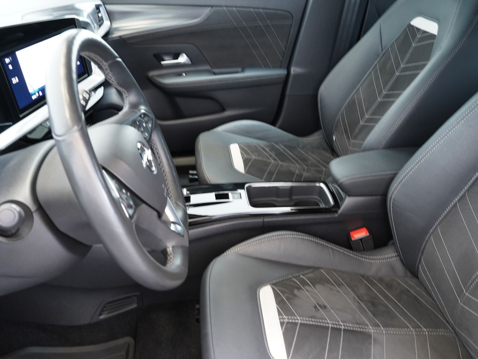 Fahrzeugabbildung Opel Mokka-e Ultimate INTELLILUX/ACC/WÄRMEPUMPE/SOH