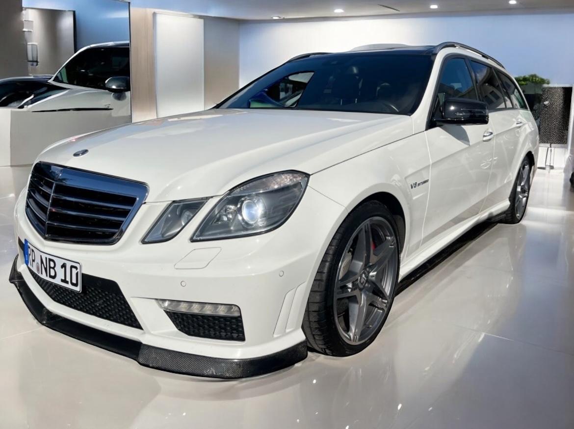 Mercedes-Benz E 63 AMG V8 Schiebedach Navi Kamera Sitzheizung