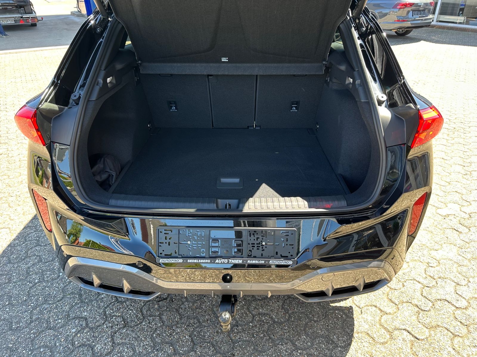 Fahrzeugabbildung CUPRA Terramar 1.5 eTSI DSG Navi/Pano/ACC/LED/AHK/GJR