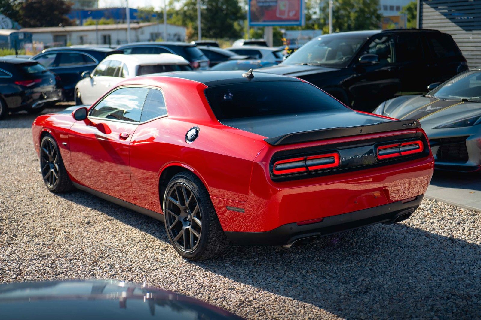 Fahrzeugabbildung Dodge Challenger 6.4 V8 SRT 392 R/T SCATPACK RED DEVIL
