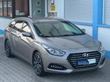 Hyundai i40 1.7 CRDi 85kW blue Premium - Hyundai i40 mit Diesel-Antrieb: Kombi, 1.7