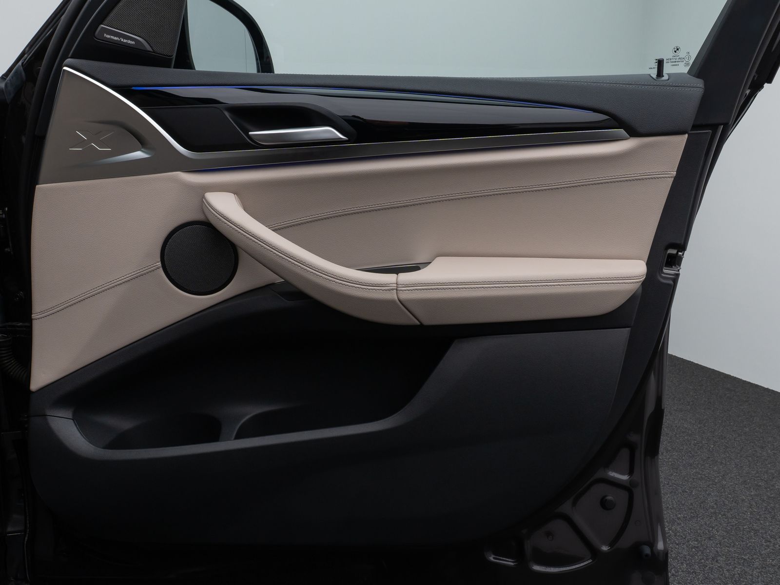 Fahrzeugabbildung BMW X3 M40i  Panorama Kamera HUD DAB H/K Komfort 20"