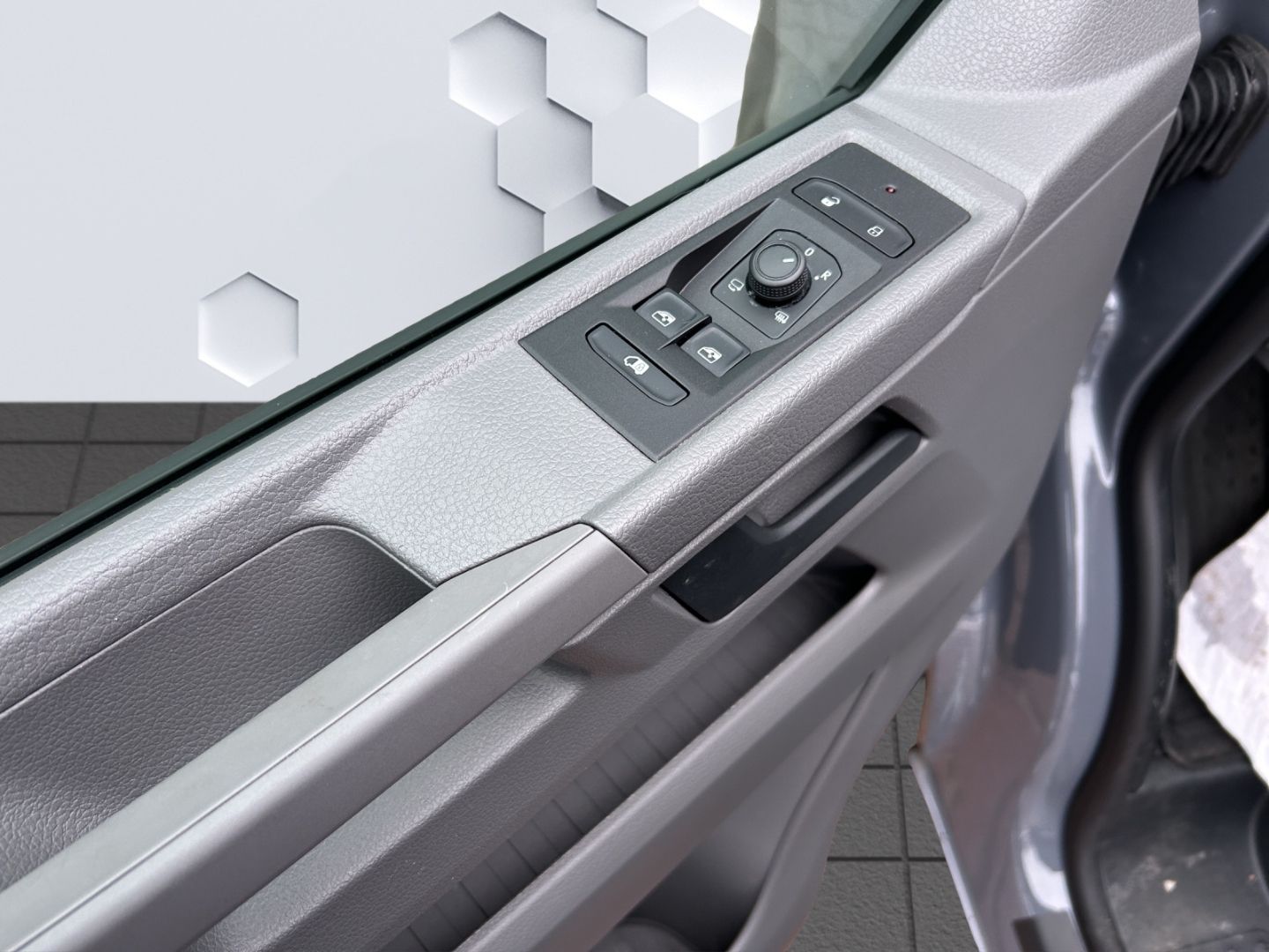 T6.1 Kasten 2,0l TDI 5-Gang AHK Navi LED ACC App