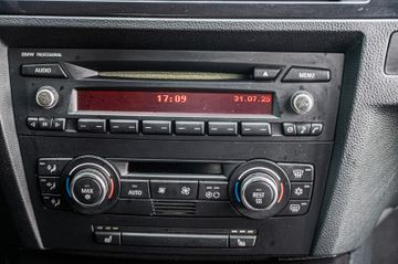Fahrzeugabbildung BMW 325i Coupe M-Paket|SCHALTER|KLIMAA|LEDER|SHZ