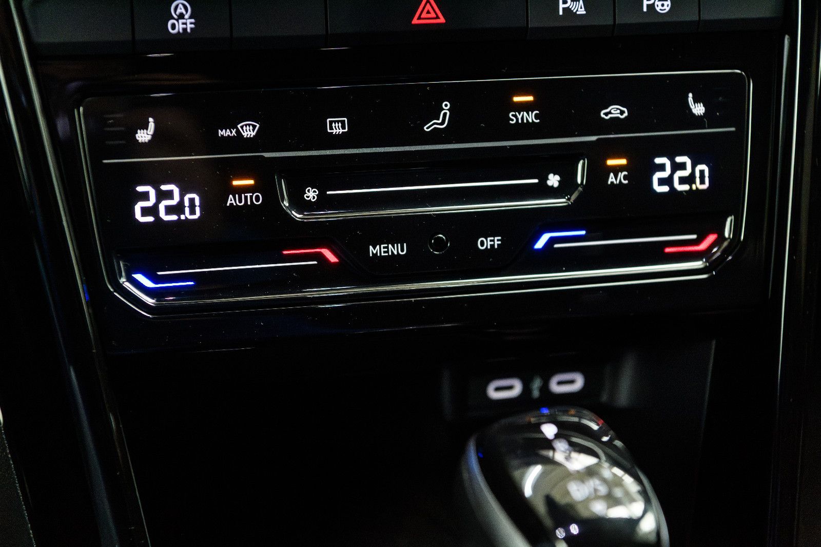 Fahrzeugabbildung Volkswagen T-Roc R-Line 1.5 TSI DSG LED+KAMERA+KEYLESS