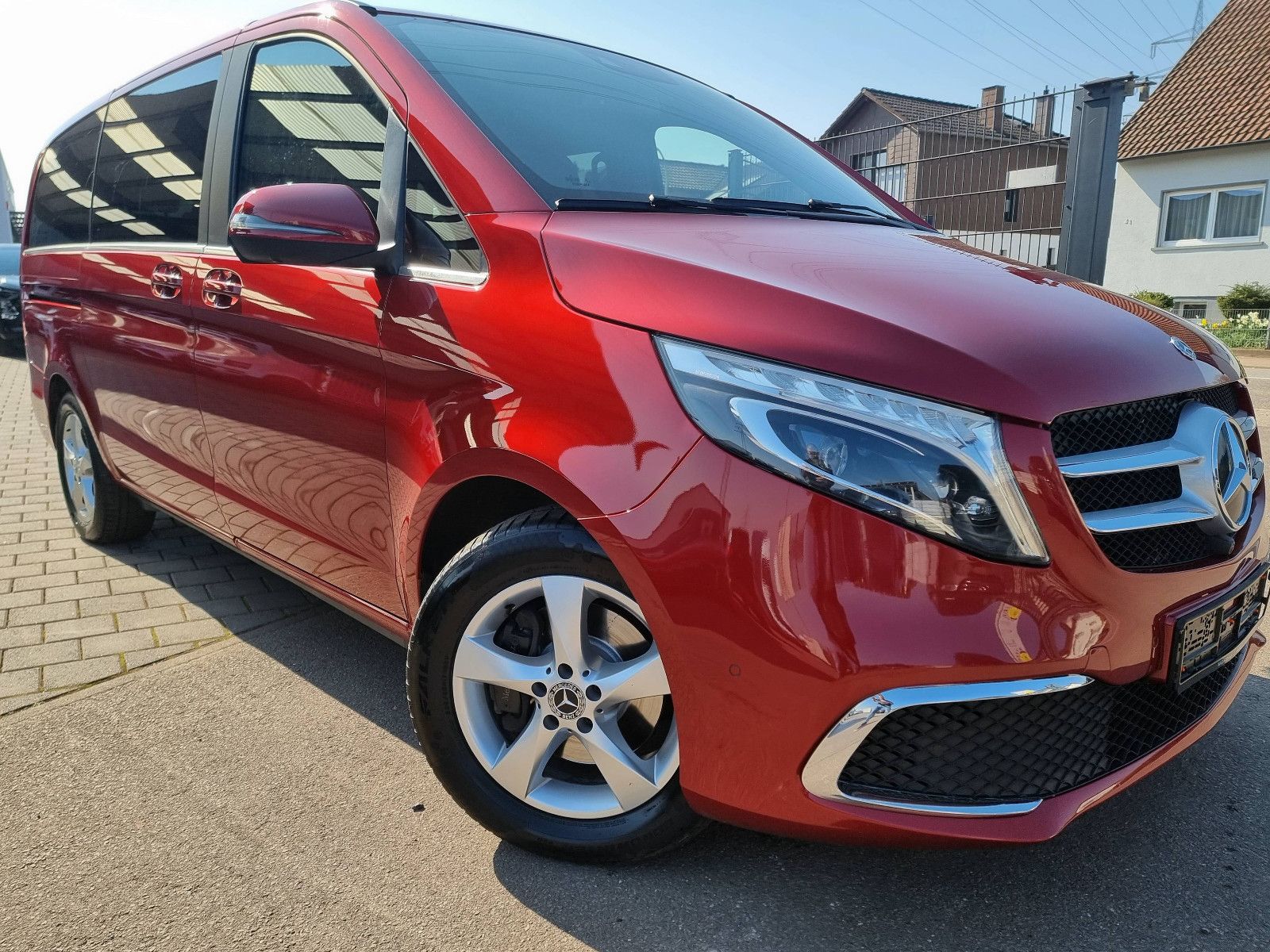 MERCEDES-BENZ V300 lang Sport-Paket Leder Nav LED 360° 7-Sitze