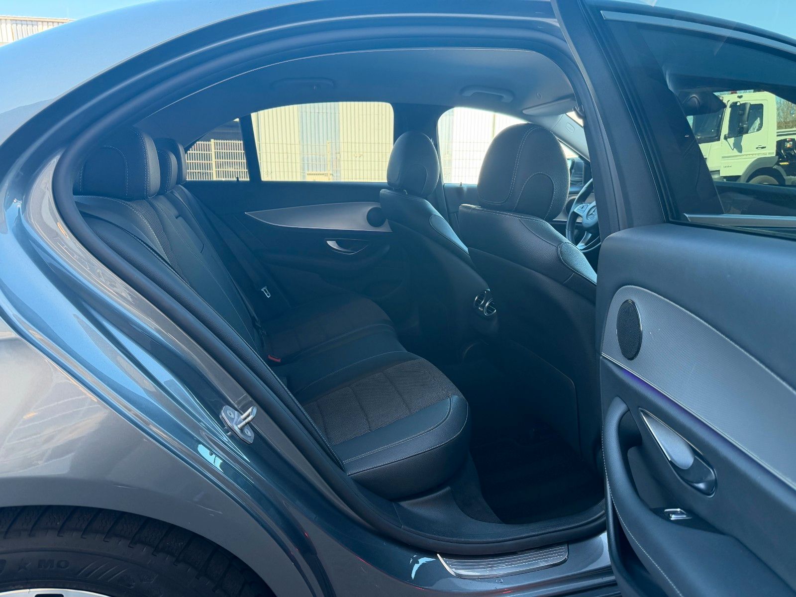 Fahrzeugabbildung Mercedes-Benz E 200 Avantgarde+RFK+Multibeam+Ambiente+