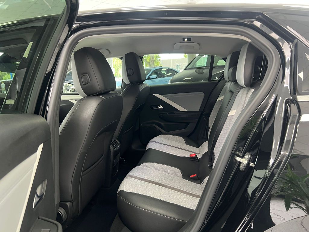 Opel Astra 1.2 Business Elegance KAM*ACC*LED*CarPlay*