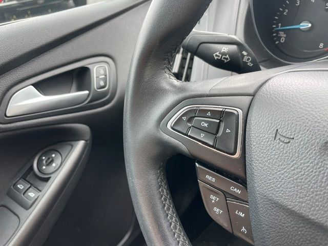 Fahrzeugabbildung Ford Focus Turnier Business Allwetter Sitzheizung