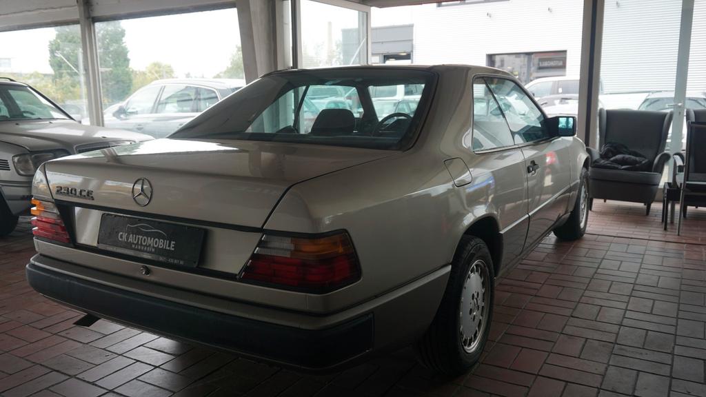 Mercedes-Benz E 230