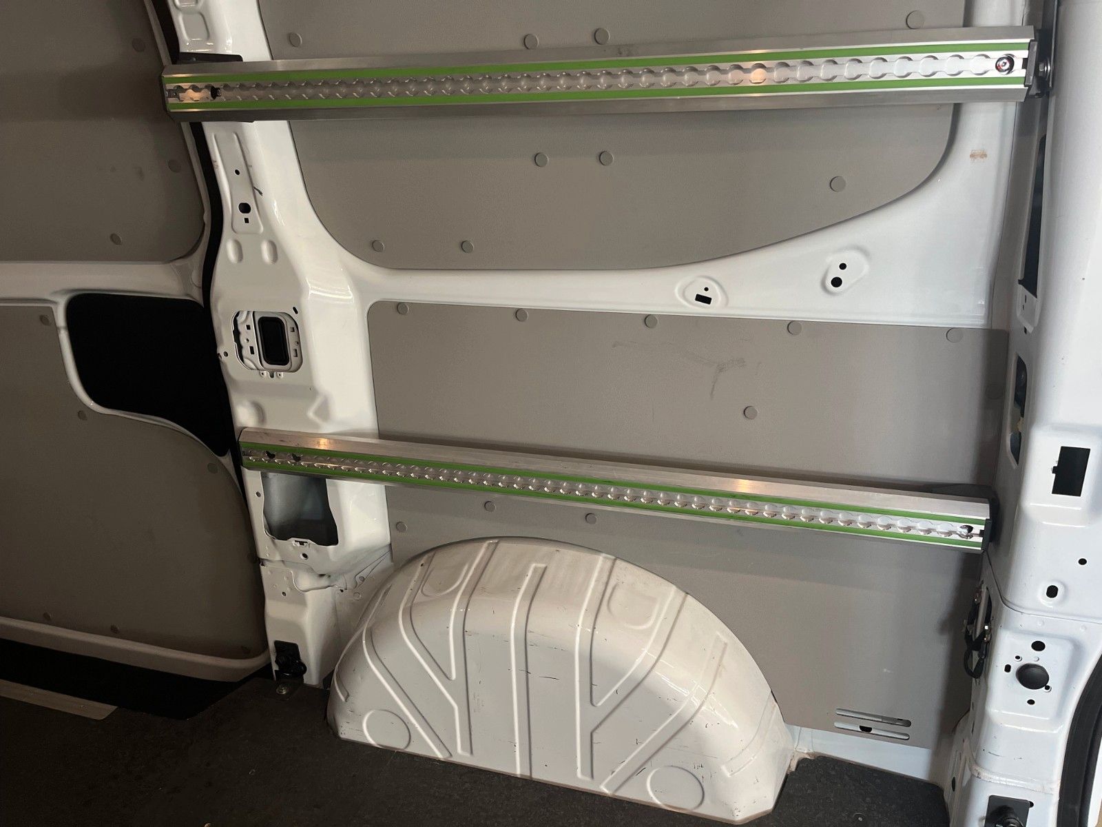 Fahrzeugabbildung Ford Transit Custom L1 TREND LED NAVI CAM ACC SHZ uvm