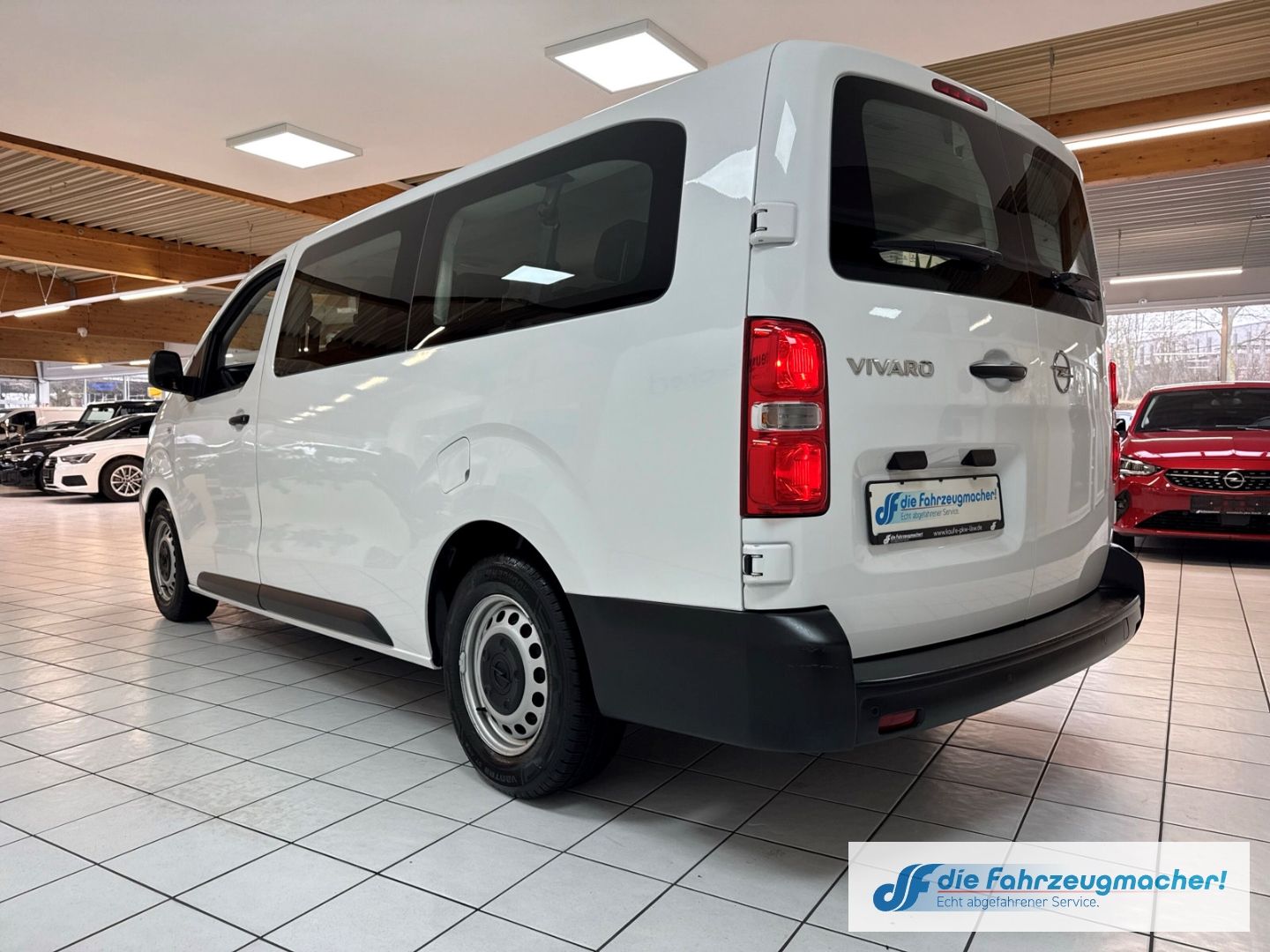 Fahrzeugabbildung Opel Vivaro L Apple CarPlay Android Auto Musikstreami