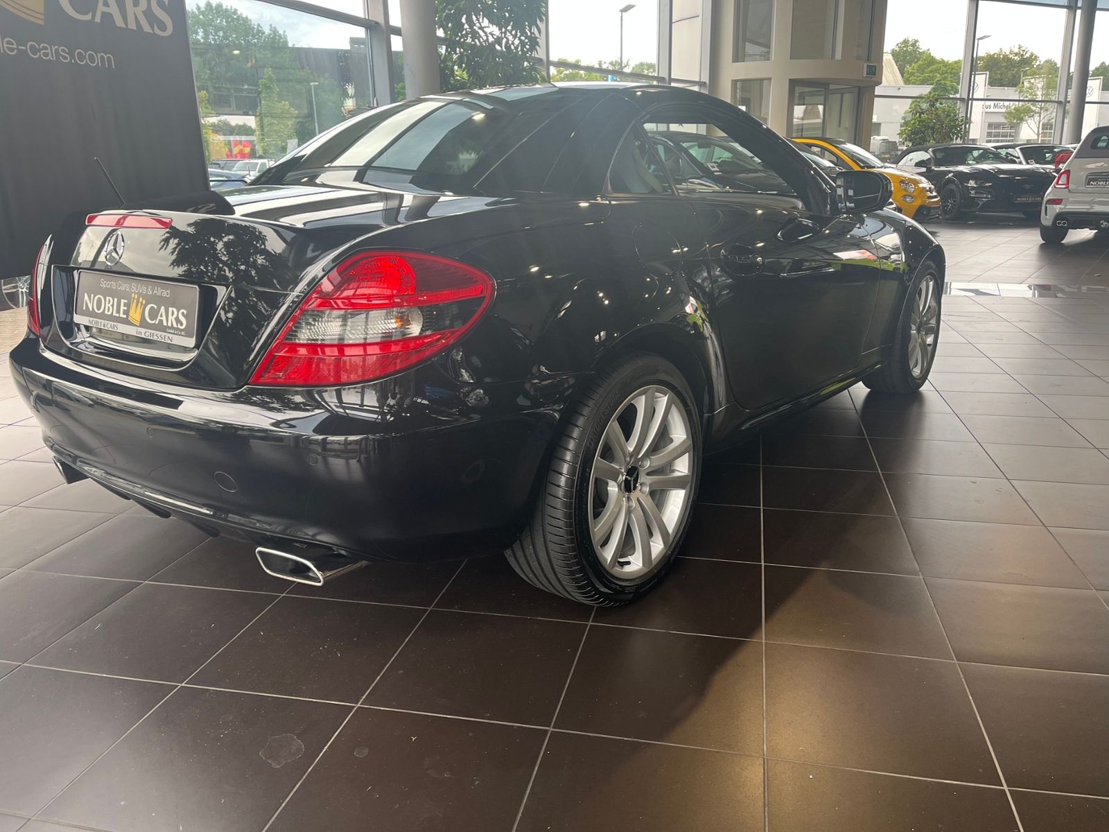 Fahrzeugabbildung Mercedes-Benz SLK Roadster 200 Kompressor AIRSCARF PDC SHZ