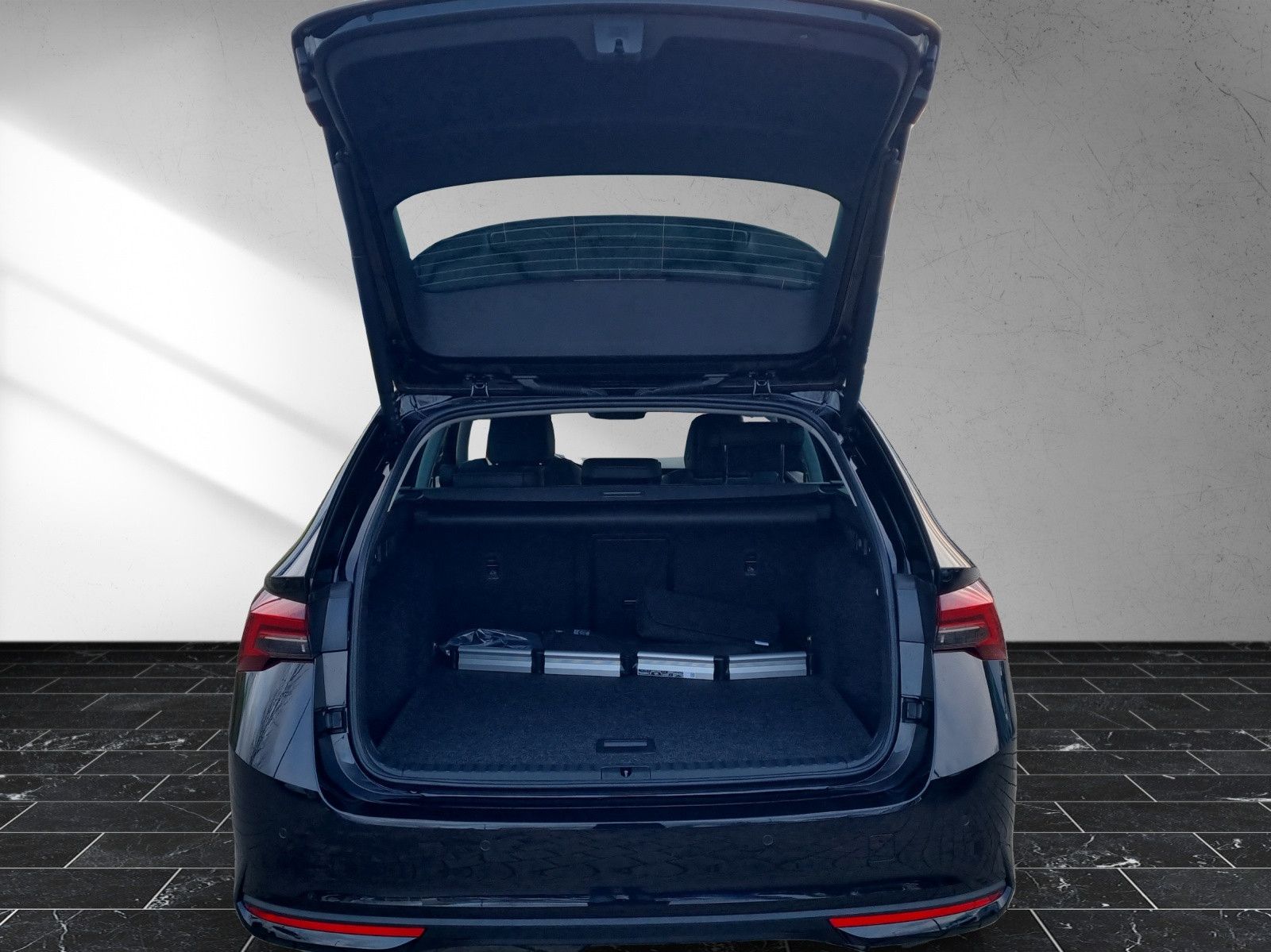 Fahrzeugabbildung SKODA Octavia Combi Tour 2.0 TDI 110kW/150PS AHK Licht