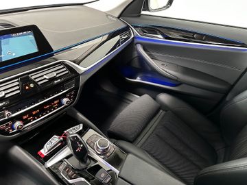 Fahrzeugabbildung BMW 520d Sport Line Kamera Memory Alarm LiveCockpit