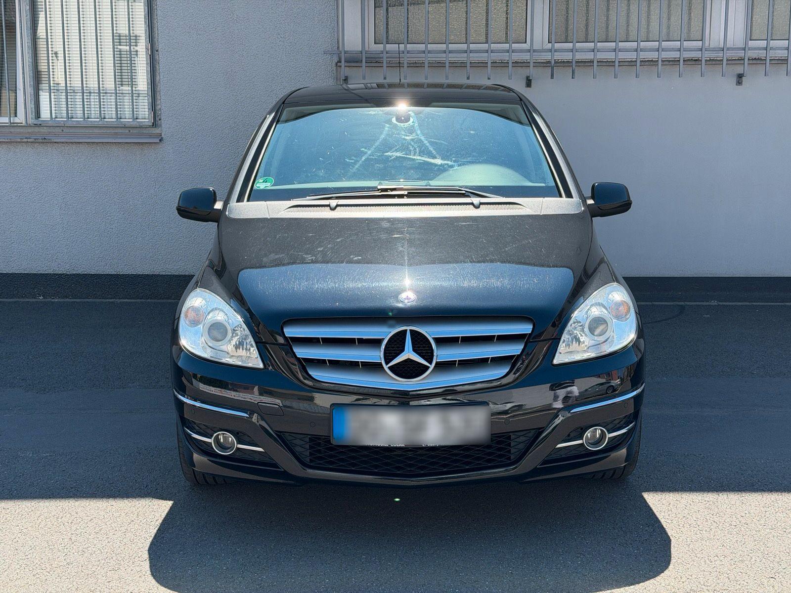 Mercedes-Benz B200 2009 — rear view