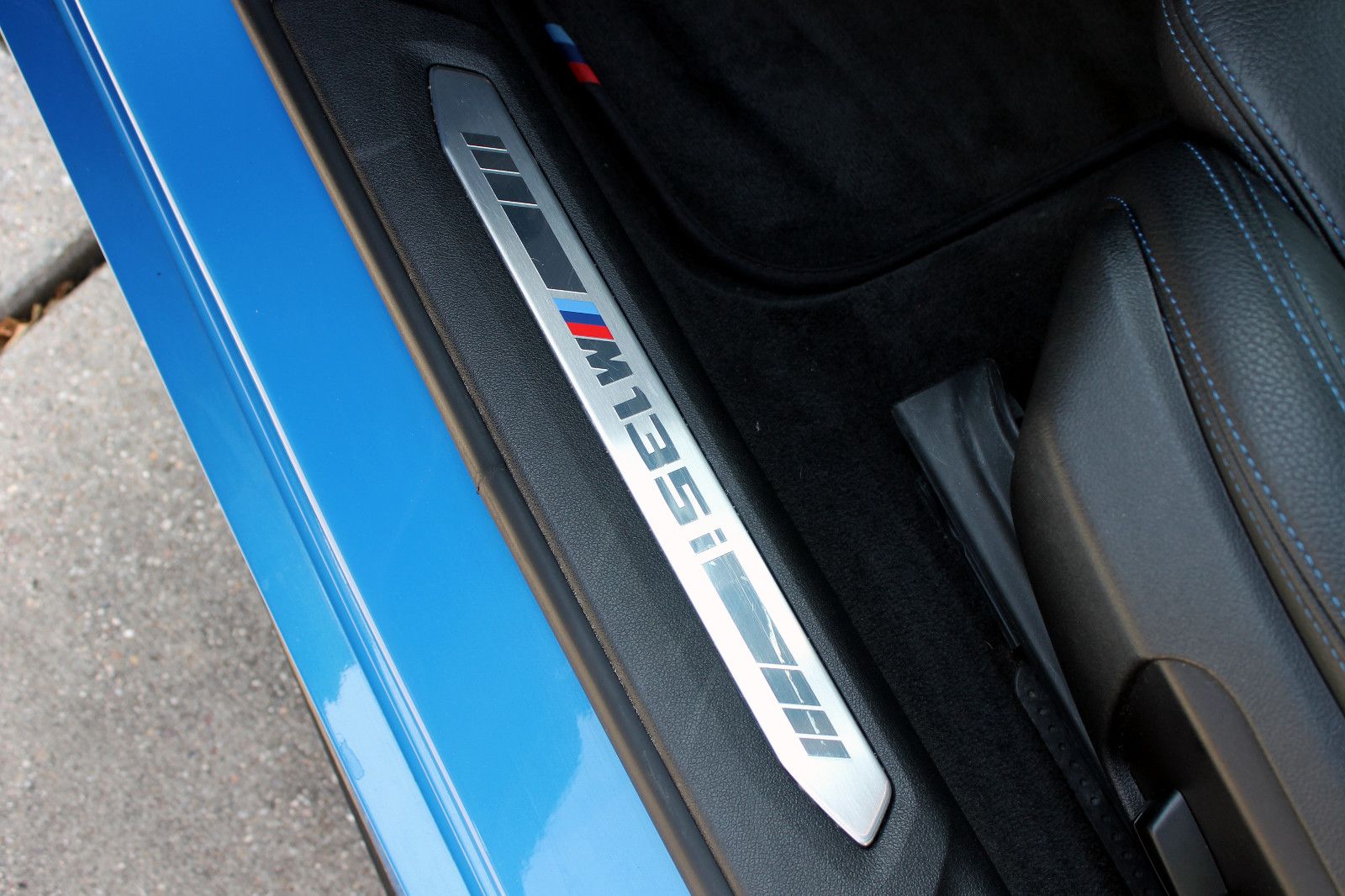 Fahrzeugabbildung BMW M135 i xDrive HUD Pano LED ACC NAVI PDC Kamera